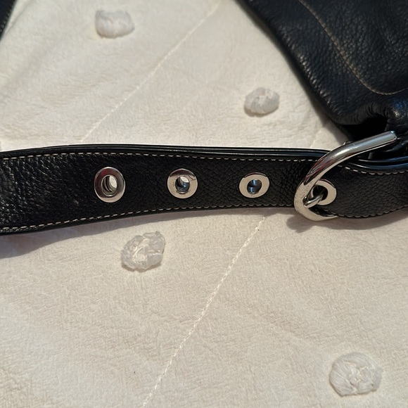 Coach Bag F15064 hobo black leather with scarf. Used Condition. Interior Stains. - Picture 10 of 13